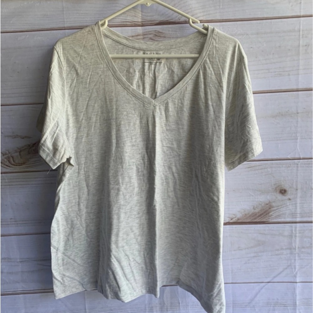 Time and Tru Gray Short Sleeve Vneck TShirt Size 2XG